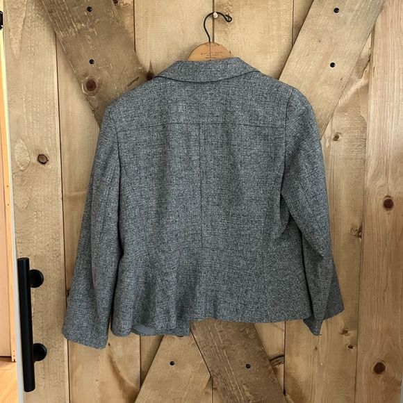 ANN TAYLOR || Grey Blazer - Picture 2 of 4